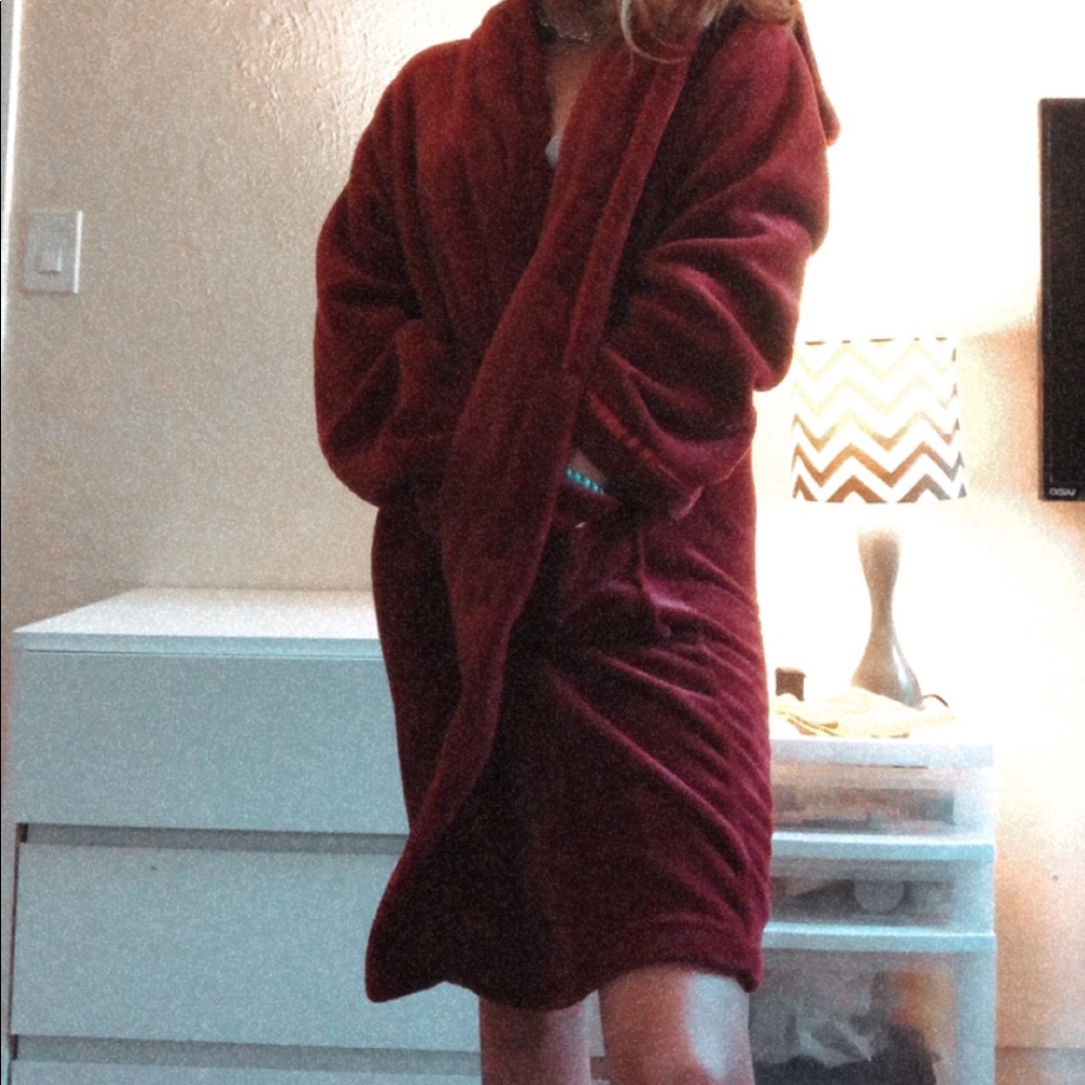 Soft Red Robe w/ Hood - Picture 5 of 7
